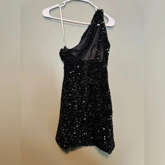 Women’s Black Sequin Mini Dress One Shoulder 3 Sequin Straps On Back Size 2 - Picture 5 of 7